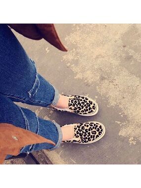 Women’s Canvas Casual Leopard Slip On Shoes Size 9.5 US!